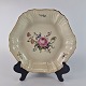 Sekskantet fad 
fra stellet 
Frijsenborg. No 
910/1527
Design 
Thorkild Olsen
Producent 
Royal ...