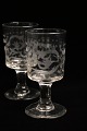 Antikke , 1800 
tals mundblæste 
franske vin 
glas med 
blomster 
slibninger. 
H:14cm. 
Dia.:7cm. (7 
...