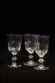 Gamle Chr. d.8 
likørglas fra 
Holmegaard - 
Danmark.
H:10cm. 
Dia.:5cm. (12 
stk. haves.)