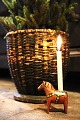 Dekorativ , gammel svensk Dalarhest julestage med plads til et lille 
julestearinlys på ryggen. H: 7,5cm...