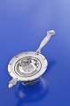 Georg Jensen 
sterling sølv. 
Konge tesi med 
underskål # 
662, Højde 2,9 
cm. diameter 6 
cm. tesi # ...