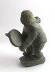 Grønland. 
Fedtstensfigur. 
Stående mand. 
Højde 16 cm. 
Karl 
Kristoffersen 
(KarlK) . 
Proveniens ...