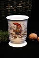 Royal 
Copenhagen 
Julekrus i 
porcelæn med 
julemotiv.
Dekorations 
nummer : 
6/5436. ...