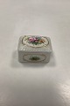 Royal 
Copenhagen Æske 
med låg Juliane 
Marie Mærke fra 
1940
Måler 7,5cm x 
5cm x 4,5cm / 
2.95 ...