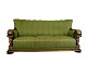 Sofa med stil 
af renæssance 
perioden 
polstret i 
grønt stof 
dekoreret med 
håndarbejdede 
...