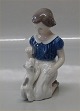 Kgl. figur fra 
Royal 
Copenhagen 0477 
Pige med hund 
B&G 2316 13 cm 
I hel og fin 
stand
Design ...
