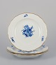 Meissen, 
Tyskland. Tre 
porcelænstallerkner 
håndmalet med 
...