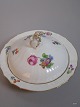 R.C. 493/1737 
Let Saksisk 
Blomst Lågskål 
med Putti
2. Sort. før 
1890, men i fin 
stand D: 30 cm. 
...