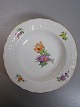 R.C. 493/1616 
Let Saksisk 
Blomst 2. Sort. 

før 1890 fin 
stand D: 25 cm.