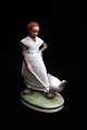 Royal 
Copenhagen 
porcelæns figur 
af " gåsepige " 
 i overglasur. 
Dekorationsnummer 
: 528. ...