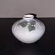Skønvirkeperioden: 
Mindre vase I 
porcelæn fra 
Royal 
Copenhagen. 
Dekoreret 
med.blomster. 
...