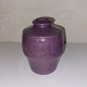 Vase I keramik 
fra den 
sjællandsk 
keramik fabrik 
Knapstrup. 
Farven er 
lilla. Fremstår 
I god ...