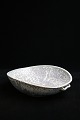 Arne Bang 
keramik skål 
med hanke og 
fin glasur.
Skålen har 
nogle små 
kantafslag , se 
extra ...
