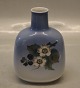 2 stk på lager
288-4646 Kgl 
Vase: Brombær 
blomster på 
gren 15 cm  fra 
Royal 
Copenhagen I 
hel og ...