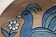 Stort Fad / vægfad, Keramik af Hildegon, den kendte keramiker fra Als i 
Sønderjylland
Diam: 35,5cm
Indridset: Hildegon Als
Forberedt til ophæng
Flot stand
Hildegon