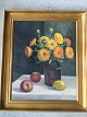 Oluf 
Søndergaard 
(1901-70):
Opstilling med 
vase med 
morgenfruer og 
æbler.
Olie på ...