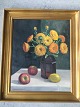 Oluf 
Søndergaard 
(1901-70):
Opstilling med 
vase med 
morgenfruer og 
æbler.
Olie på ...
