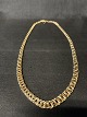 Denne halskæde i 14 karat guld, er både elegant og meget eksklusiv. Kæden er med forløb, hvilket ...