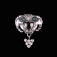 Georg Jensen. 
Broche i 830 
sølv med agat 
#27.
Tegnet af 
Georg Jensen 
1866 - 1935
Stemplet med 
...