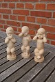 Figurer i keramik af Sv. Lindhart i serien "de tre dyder", udført på eget værksted. Alle 3 er ...