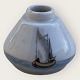 Royal 
Copenhagen, 
Lille vase med 
bemalet skib, 
5cm i diameter, 
4,5cm høj, 
2.sortering 
*Pæn stand*