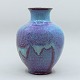 Carl Hailer for 
Royal 
Copenhagen; 
mindre vase af 
keramik.
Dekoreret med 
blå og lilla 
glasur. H. ...