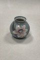 Rørstrand Art 
Nouveau Vase 
med Blomster i 
Relief
Measures  7cm 
/ 2.76 inch