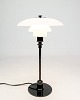 Bordlampe - Poul Henningsen - Model 3/2 - Sort - Louis Poulsen
Flot stand
