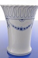 "Empire" Bing & 
Grondahl 
porcelain. B&G 
Empire vase no. 
186. Height 16 
cm. Diameter 
16.3 cm.  ...