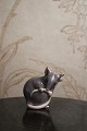 Bing & Grøndahl 
lille grå 
porcelæns mus.
Højde: 4,5cm. 
Dekorations 
nummer: 1801. 
1.sort.
Er i ...