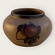 Bornholmsk 
keramik, 
Hjorth, Brun 
stentøj, Vase, 
Nr. 67, Med 
frugt motiv, 
8cm i diameter, 
5cm høj ...
