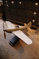 Dekorativt 
model fly fra 
30érne i træ og 
metal med en 
rigtig fin 
patina.
Flyet kan 
hænges i ...