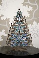 Dekorativt , gammelt juletræ i metal pyntet med rhinsten og krystaller i glas 
fra Böhmen...