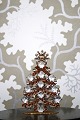 Dekorativt , gammelt juletræ i metal pyntet med rhinsten og krystaller i glas 
fra Böhmen. H:12cm...