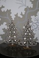 Dekorativt , gammelt juletræ i metal pyntet med rhinsten og krystaller i glas 
fra Böhmen.
H:11cm...