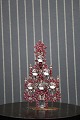 Dekorativt , gammelt juletræ i metal pyntet med rhinsten og krystaller i glas 
fra Böhmen.
H: 13,5cm...