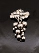 Georg Jensen 
Moonlight 
Grapes Broche 
217 B design 
Harald Nielsen 
sterling sølv 
emne nr. 573366
