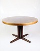 Dette runde 
spisebord i 
palisander fra 
1960, 
produceret af 
Skovby 
Møbelfabrik, er 
et ...