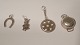 4 vedhæng i 
sølv
hestesko , 
skorstensfejer 
. pande og 
gryde