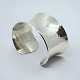 Regitze 
Overgaard for 
Georg Jensen; 
Smithy Cuffs 
armring i 
hamret 
sterlingsølv 
nr. 566B. Str. 
...