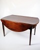 Dette antikke 
klapbord/spisebord 
fra cirka 1840 
er et 
vidunderligt 
eksempel på 
klassisk 
håndværk ...