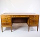 Dette 
fritstående 
skrivebord er 
et pragtstykke 
af møbelkunst, 
skabt af den 
anerkendte 
designer ...