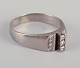 Svensk 
guldsmed. Ring 
i 18 karat 
hvidguld prydet 
med elleve 
brillanter.
Art ...