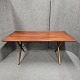 Krydsbensbord i 
teaktræ model 
AT 303
Designer Hans 
J. Wegner
Fremstår i 
flot stand med 
få ...
