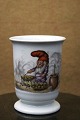 Royal 
Copenhagen 
Julekrus i 
porcelæn med 
julemotiv.
Dekorations 
nummer : 
5/5436. ...