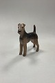 Royal 
Copenhagen 
Figur - 
Airedale 
Terrier No. 
3139. Designet 
af Th. Madsen. 
Måler 15 cm / 
5,90 in.