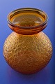 Blomsterløgs-
vase af 
maskinblæst 
presset glas 
med 
net-mønster, 
Fyens glasværk 
fra år 1924- . 
...