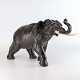 Stor figur af 
elefant i 
bronze med 
stødtænder i 
elfenben
Producent 
Ukendt
Fremstår med 
...