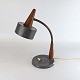 Bordlampe med 
flexarm i 
gråmalet metal 
og teaktræ
Producent 
ukendt
 
Fremstår med 
...