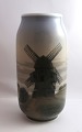 Königliches 
Kopenhagen. 
Große Vase mit 
Motiv einer ...